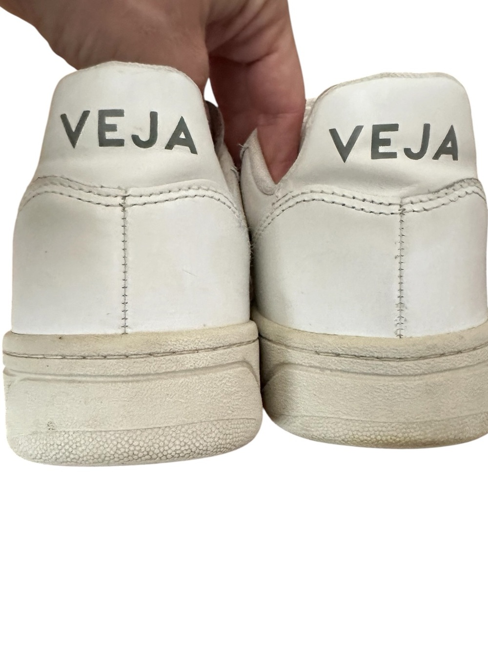 Veja V-10 White Leather Low Top Sneakers
Sustainable Shoes Size 7 - Picture 8 of 16